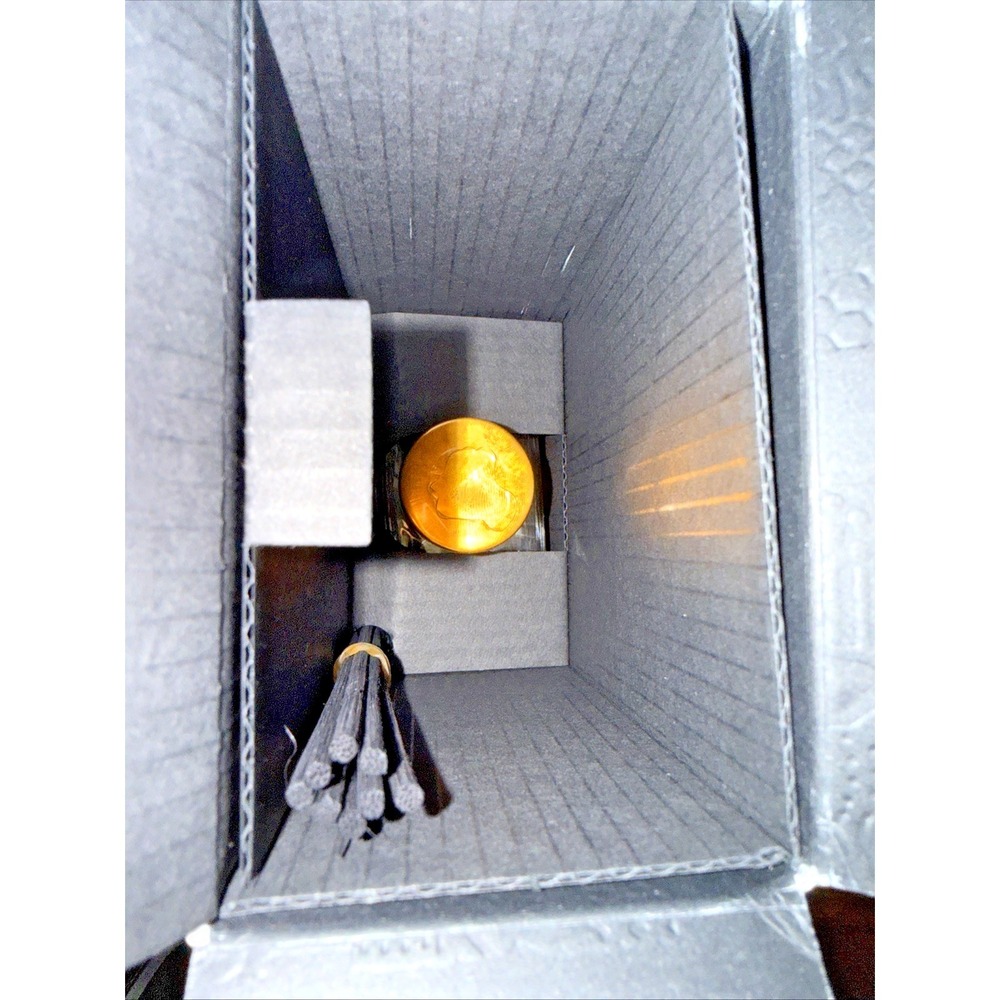 NEST New York Holiday Reed Diffuser 5.9 oz 175 mL Open Box Unused - Picture 7 of 9